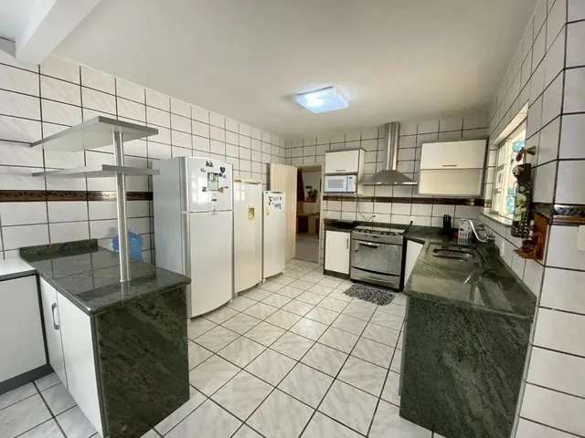 Imagem 3: Ótima Casa com Vista Mar, Semimobiliada com 04 Suítes em Coqueiros, Florianópolis