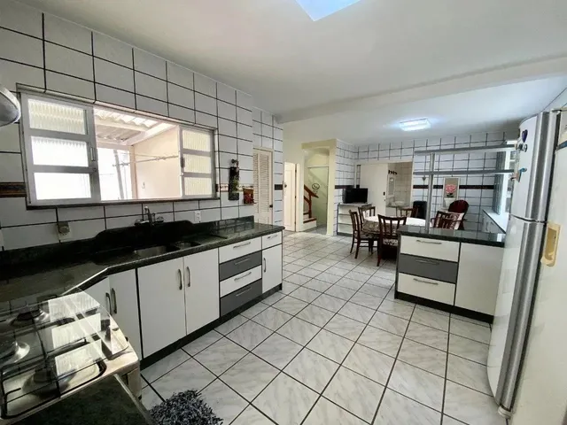Imagem 5: Ótima Casa com Vista Mar, Semimobiliada com 04 Suítes em Coqueiros, Florianópolis