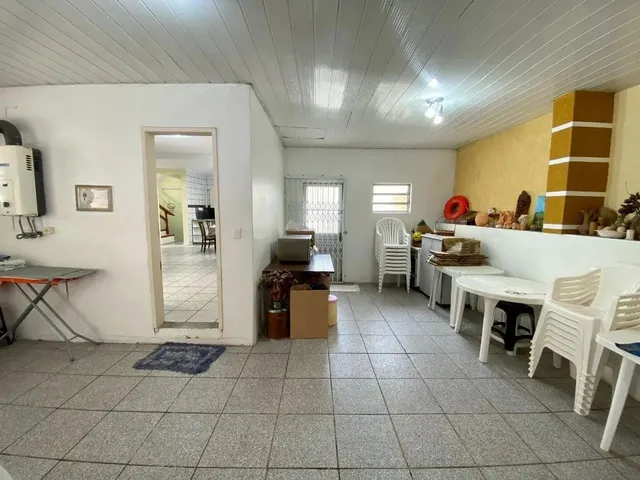 Imagem 2: Ótima Casa com Vista Mar, Semimobiliada com 04 Suítes em Coqueiros, Florianópolis
