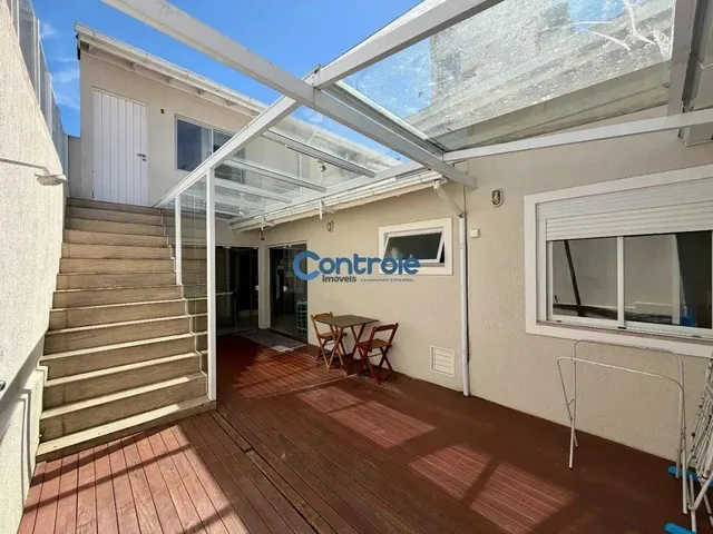 Imagem 2: Casa com 4 Dormitórios em Capoeiras - Florianópolis - Sc