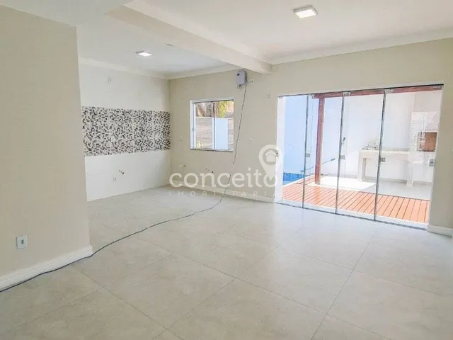 Imagem 2: Sobrado com 3 Dormitórios na Escola Agrícola!