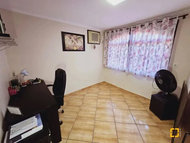 Imagem 4: Casa de 3 Pavimentos, com 4 Dormitórios, Sendo 2 Suítes - Estreito Florianópolis