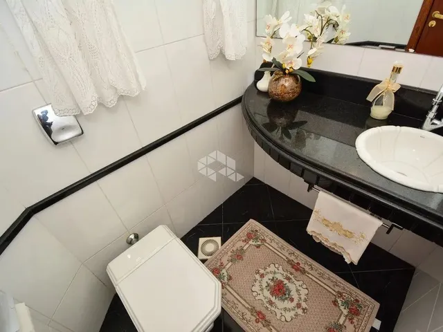 Imagem 2: Casa com 3 Suítes e Espaço Amplo na Coloninha Florianópolis