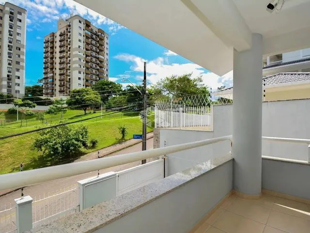Imagem 8: Casa com 3 Suítes e Espaço Amplo na Coloninha Florianópolis