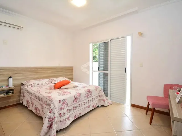Imagem 7: Casa com 3 Suítes e Espaço Amplo na Coloninha Florianópolis