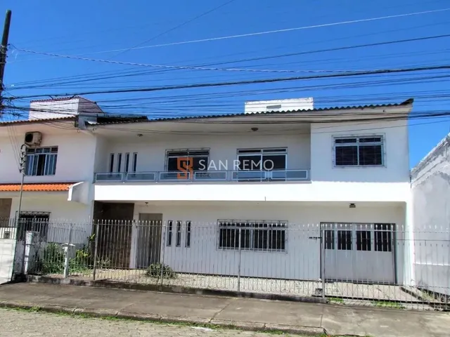 Imagem: Casa Ampla com 3 Dormitórios À Venda no