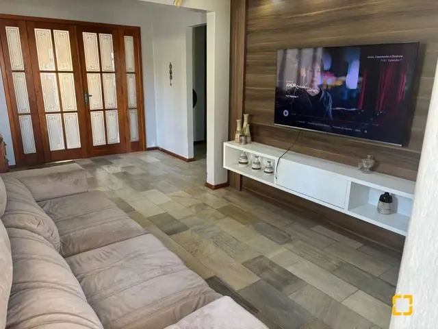 Imagem: Casa 4 Dormitórios,Região Tranquila,Rua