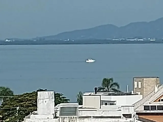 Imagem 2: Casa em Coqueiros Sendo 4 Suites