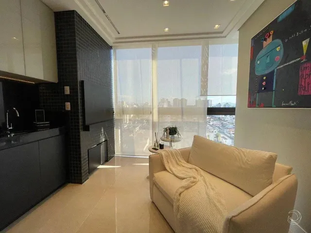 Imagem 3: Apartamento para Venda em Florianópolis, Canto, 2 Dormitórios, 2 Suítes, 3 Banheiros