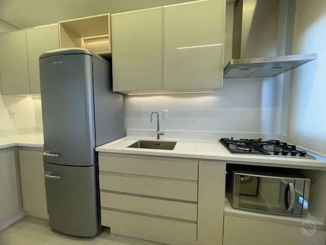 Imagem 2: Apartamento para Venda em Florianópolis, Canto, 2 Dormitórios, 2 Suítes, 3 Banheiros