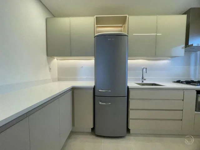 Imagem 11: Apartamento para Venda em Florianópolis, Canto, 2 Dormitórios, 2 Suítes, 3 Banheiros