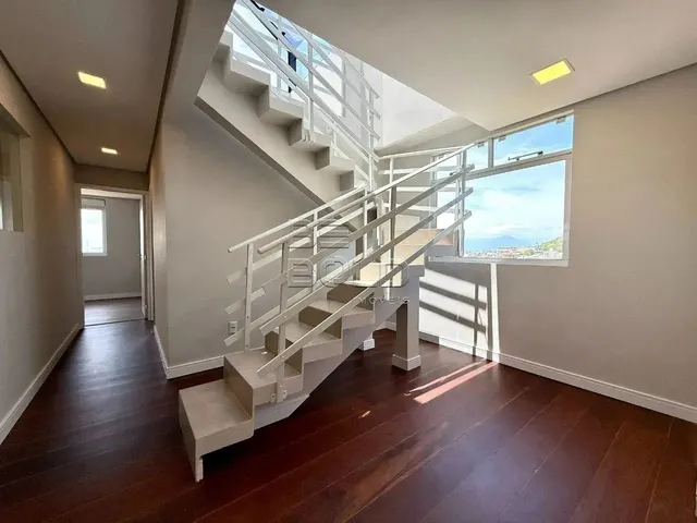 Imagem 5: Cobertura Duplex Reformada com Vista para o Mar