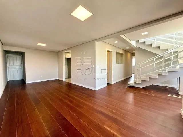Imagem 8: Cobertura Duplex Reformada com Vista para o Mar