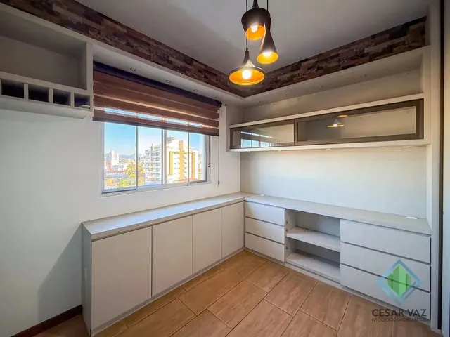 Imagem 2: Imóvel para Venda Possui 95 Metros Quadrados com 3 Quartos em Estreito - Florianópolis