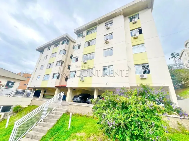 Imagem 1: Apartamento À Venda em Coqueiros - 02 Dormitórios - Sala Espaçosa - Garagem Coberta