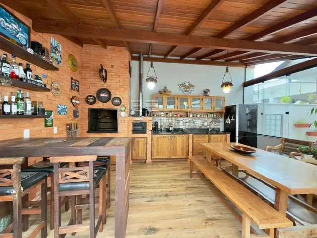 Imagem: Casa Térrea com 4 Dormitórios em Coqueiros