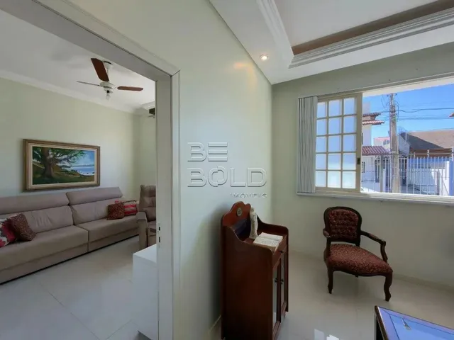 Imagem 2: Casa 3 Dormitórios com Quintal e Edícula no Bairro Itaguaçu