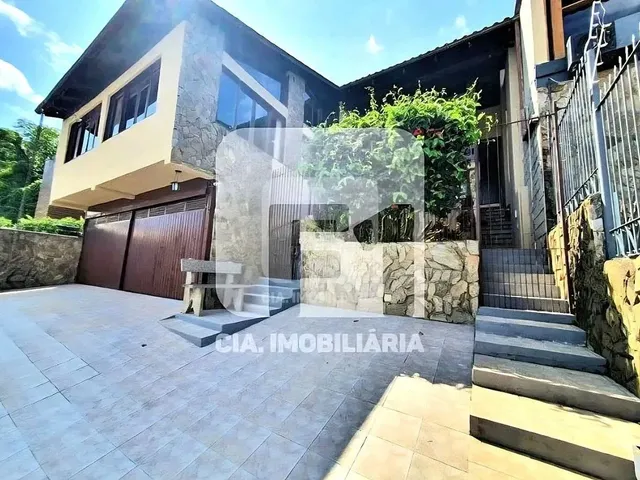 Imagem: Casa de 4 Dormitórios À Venda no Abraão