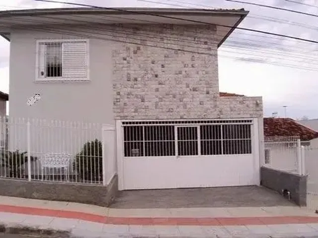 Imagem: Coloninha Casa 2 Pisos a Pouca Distância