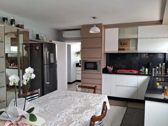 Imagem 6: Apartamento com 3 Quartos À Venda em Florianópolis! Semi Mobiliado e 2 Vagas de Garagem