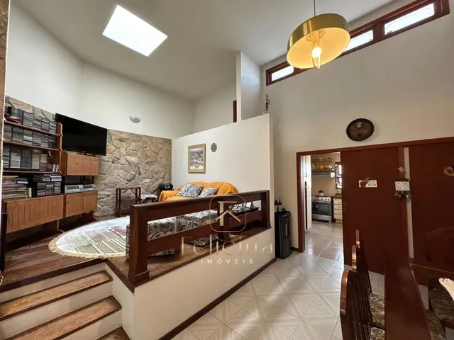 Imagem 8: Casa com 4 Dormitórios (2 Suítes) no Bairro Abraão Florianópolis/Sc