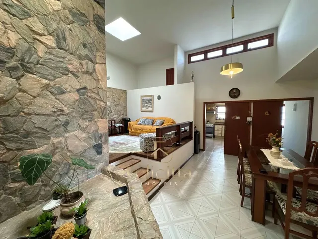 Imagem 15: Casa com 4 Dormitórios (2 Suítes) no Bairro Abraão Florianópolis/Sc