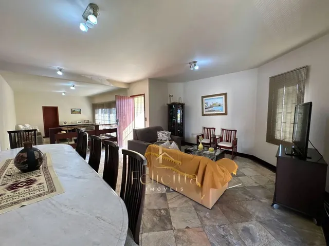 Imagem 10: Casa com 4 Dormitórios (2 Suítes) no Bairro Abraão Florianópolis/Sc
