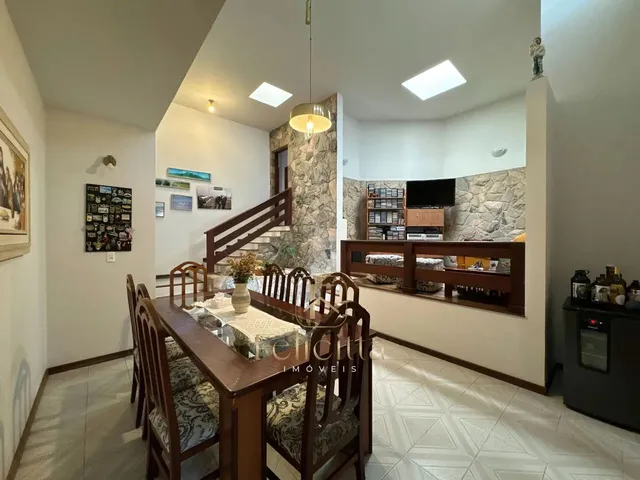 Imagem 9: Casa com 4 Dormitórios (2 Suítes) no Bairro Abraão Florianópolis/Sc
