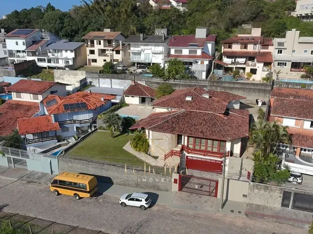 Imagem 11: Casa com 4 Dormitórios (2 Suítes) no Bairro Abraão Florianópolis/Sc