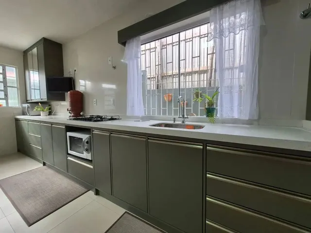 Imagem 2: Ampla Casa com 4 Dormitórios, Sendo 1 Suíte com Hidromassagem em Capoeiras