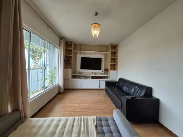 Imagem 4: Ampla Casa com 4 Dormitórios, Sendo 1 Suíte com Hidromassagem em Capoeiras