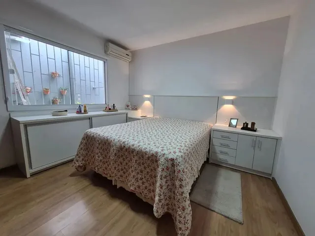 Imagem 7: Ampla Casa com 4 Dormitórios, Sendo 1 Suíte com Hidromassagem em Capoeiras