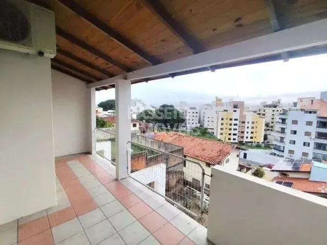 Imagem 9: Casa 4 Dormitorios no Bairro Itaguaçu
