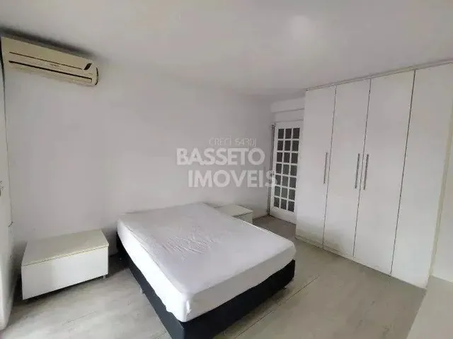 Imagem 11: Casa 4 Dormitorios no Bairro Itaguaçu