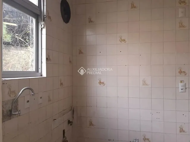 Imagem 3: Excelente Apartamento em Capoeiras -Florianópolis com 3 Dormitórios, 2 Banheiros e 2