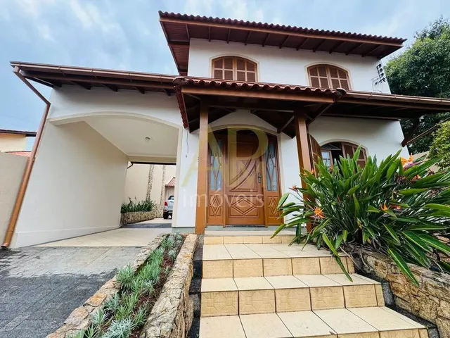 Imagem: Casa À Venda 06 Dorm (01 Suíte com Hidromassagem)