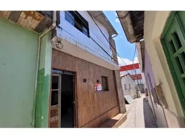 Imagem: A casa possui 2 Dormitórios, 1 Banheiro e está localizado