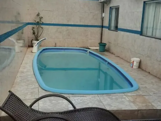 Imagem: A casa possui 3 Dormitórios, 3 Banheiros, 3 Vagas na