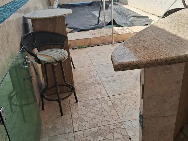 Imagem 2: Casa com Energia Solar e Piscina com Aquecedor