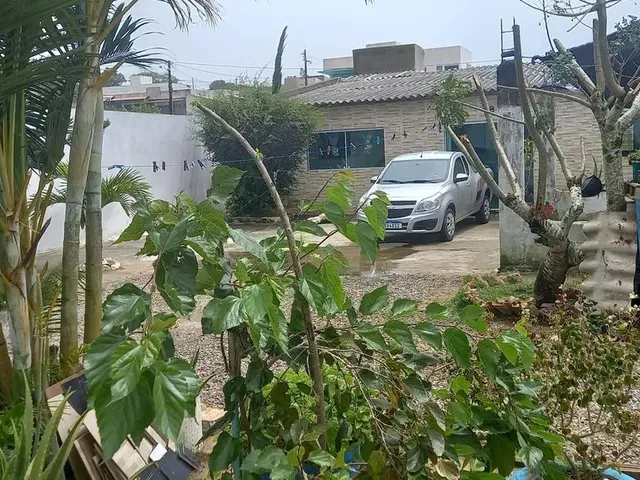 Imagem: A casa possui 3 Dormitórios, 2 Banheiros, 4 Vagas na