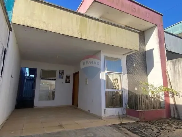 Imagem: A casa possui 3 Dormitórios, 2 Banheiros, 1 Vaga na garagem