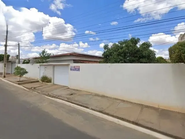 Imagem: Casa À Venda na Aabb com Piscina e Terreno