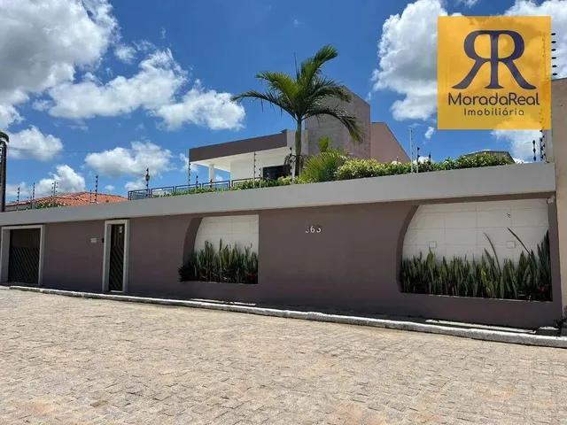 Imagem: A casa possui 4 Dormitórios, 1 Suíte, 4 Banheiros, 4