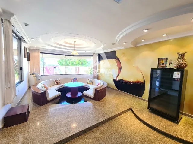 Imagem: Casa com Planejados, Adega e Piscina À