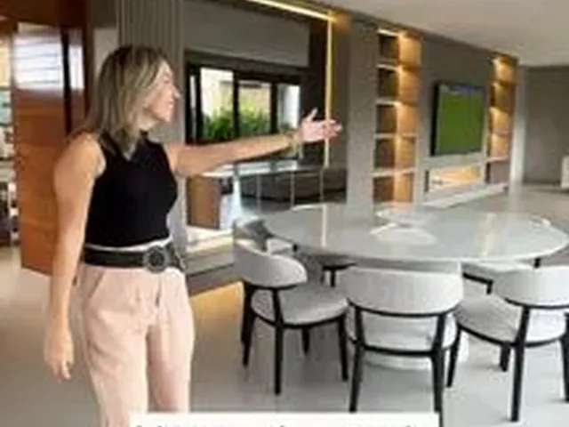 Imagem: A casa em condomínio possui 5 Dormitórios, 5 Suítes, 5
