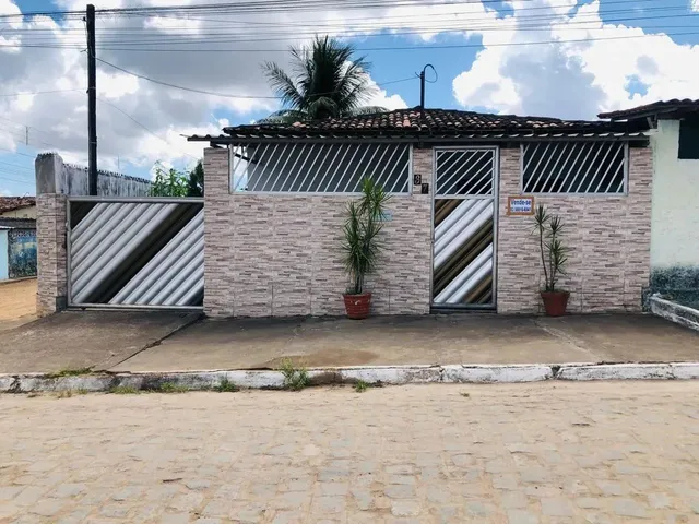 Imagem: A casa possui 3 Dormitórios, 1 Banheiro, 15m² de Área e
