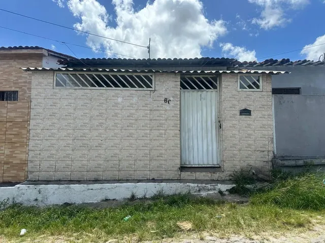 Imagem: A casa possui 2 Dormitórios, 1 Banheiro e está localizado