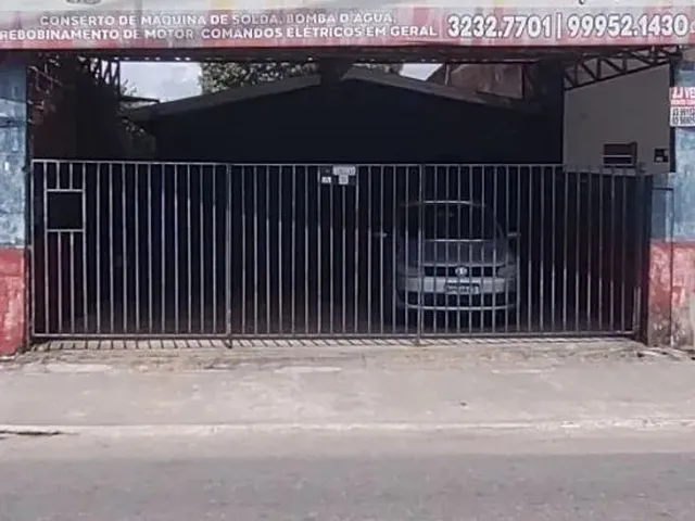 Imagem: A casa possui 4 Dormitórios, 2 Banheiros, 3 Vagas na