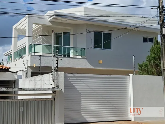 Imagem: Casa com 5 Suítes e Piscina no Bairro de