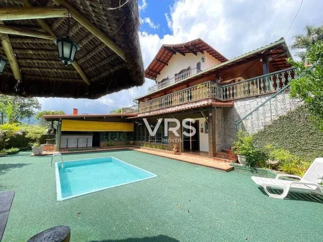 Imagem: Excelente Casa com 4 Dormitórios À Venda